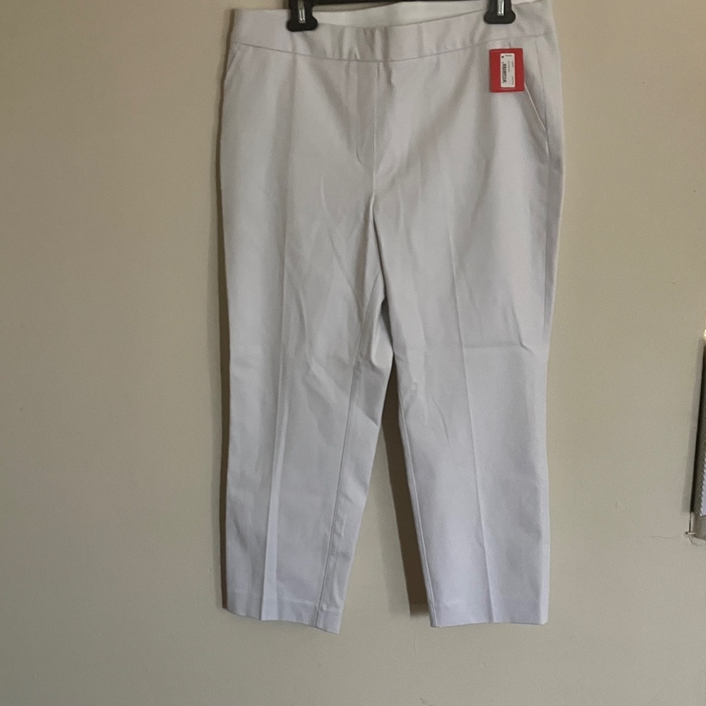 White  cropped Pants